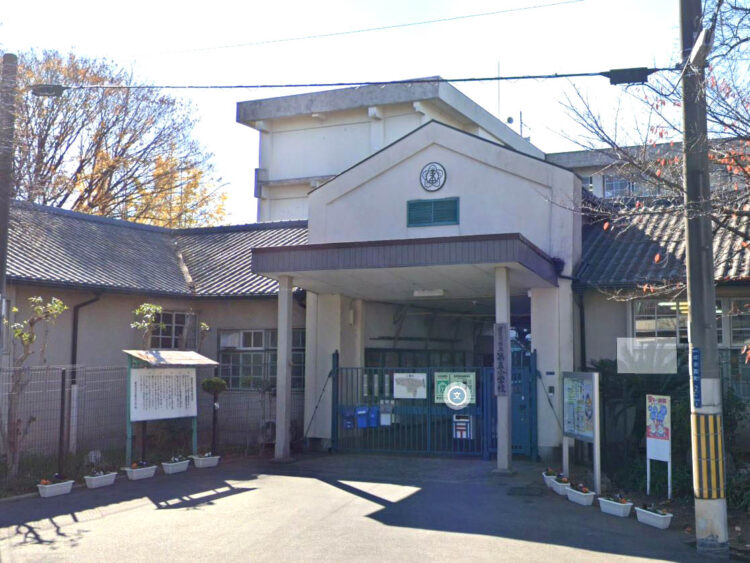 寝屋川市三井南町の分譲住宅（小学校）